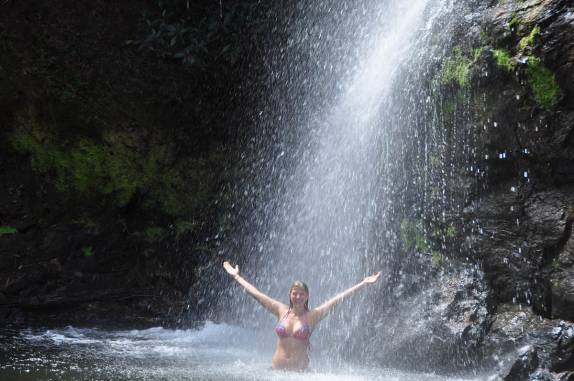 Um banho gelado na cachoeira das Andorinhas, uma das mais bonitas no Parque Nacional da Chapada dos Guimarães, em Mato Grosso